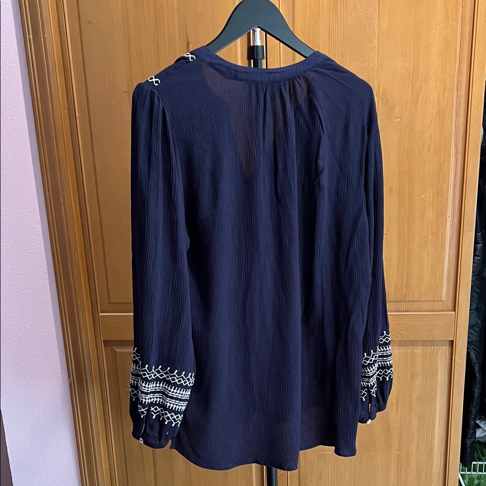 Market & Spruce Floral Embroidered Navy Blouse - Picture 6 of 7